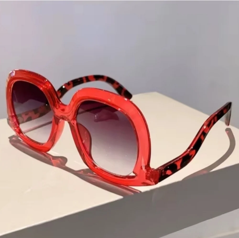 Womens Red Oval Gradient Lens With Tortoiseshell Temple Sunglasses